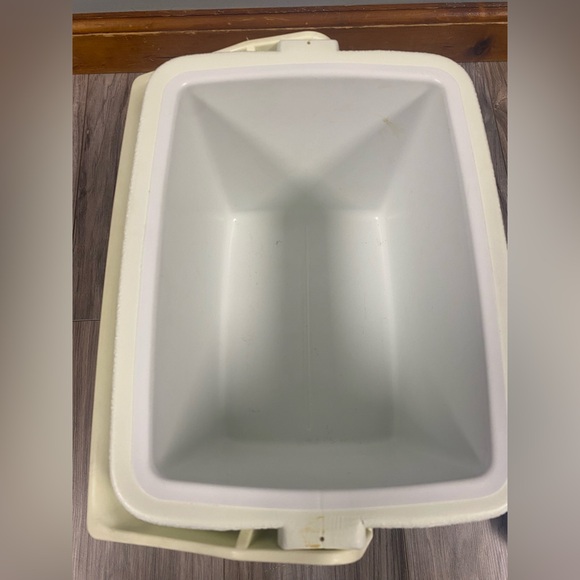 Vintage Coleman Lil’ Oscar 8 Qt. Cooler 5272 White Blue Lid 1985 Made In U.S.A - Picture 8 of 11